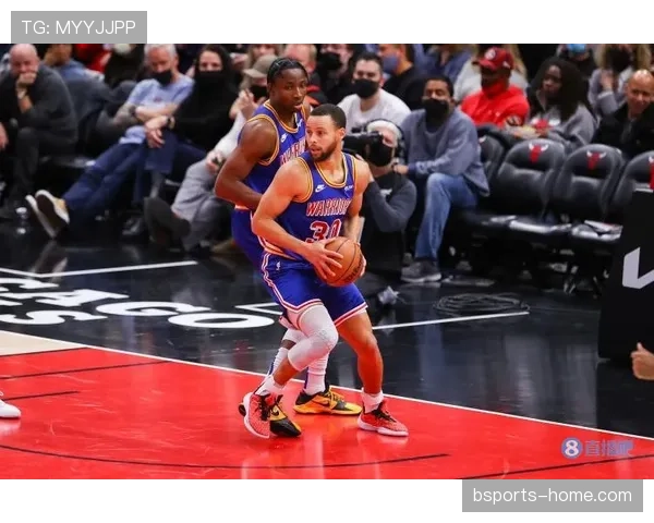 布朗比库里更靠挡拆拉开空间提升得分效率